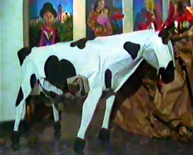 Fotografía de la Vaca de José Pérez Ocaña. | Hermandad de la Beata Ocaña